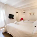 Maison d'hôtes Violeta Boutique 2*